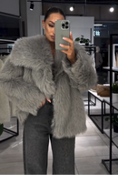 Casaco de Pelúcia  Zlata – Cinza Luxuoso